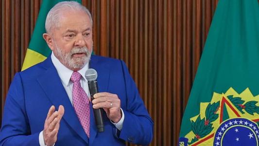 Presidente Lula, que cancelou viagem à China após quadro de pneumonia leve, volta ao trabalho nesta quarta-feira (29)
