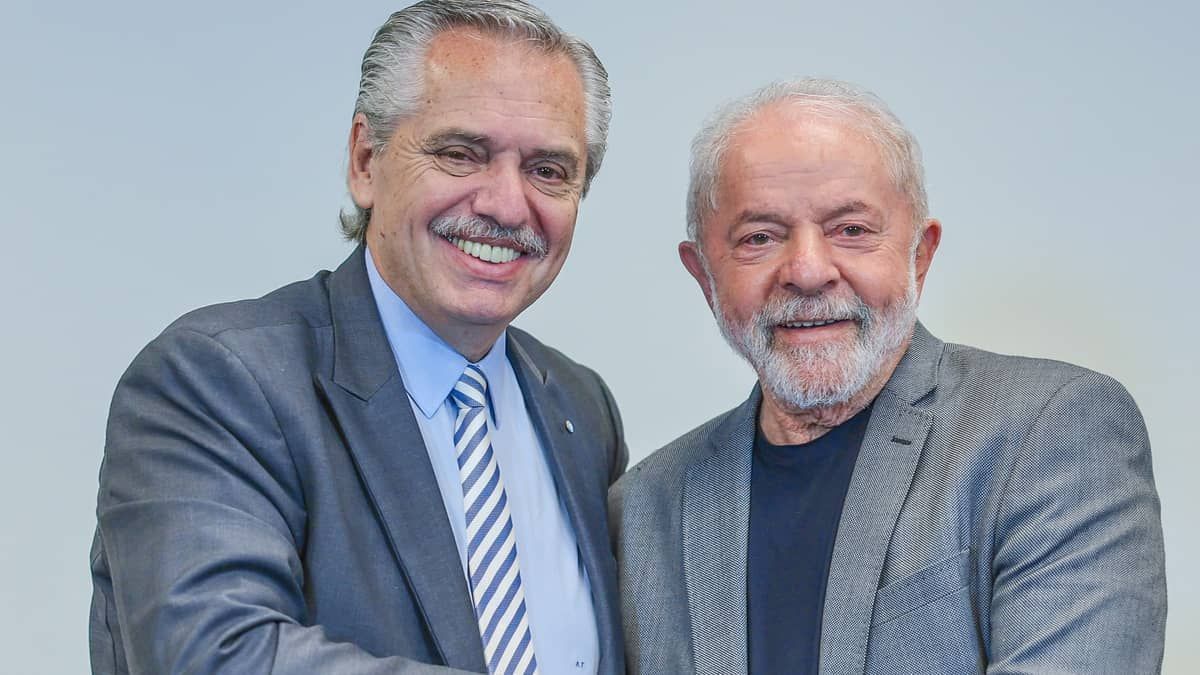 Lula embarca para Argentina na primeira agenda internacional desde que assumiu a presidência