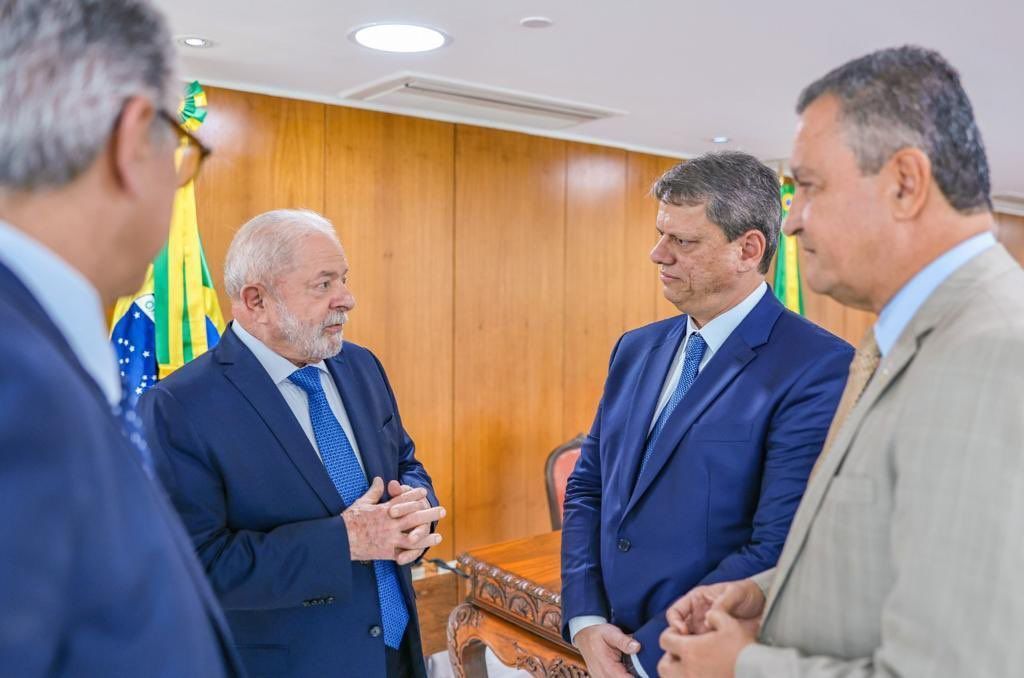 Ministro de Lula diz que Tarcísio precisa explicar ausências em eventos com o presidente