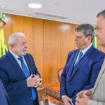 Ministro de Lula diz que Tarcísio precisa explicar ausências em eventos com o presidente