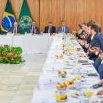 Lula pede prioridade na retomada de obras paradas e quer acelerar alianças políticas no Congresso