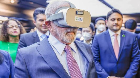 Presidente Lula visitou nesta quinta-feira (13) fábrica da empresa Huawei, na China