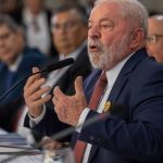 Lula volta a criticar Selic alta e defende investimento: “Gasto é usar 13,75% do produzido para pagar juros“