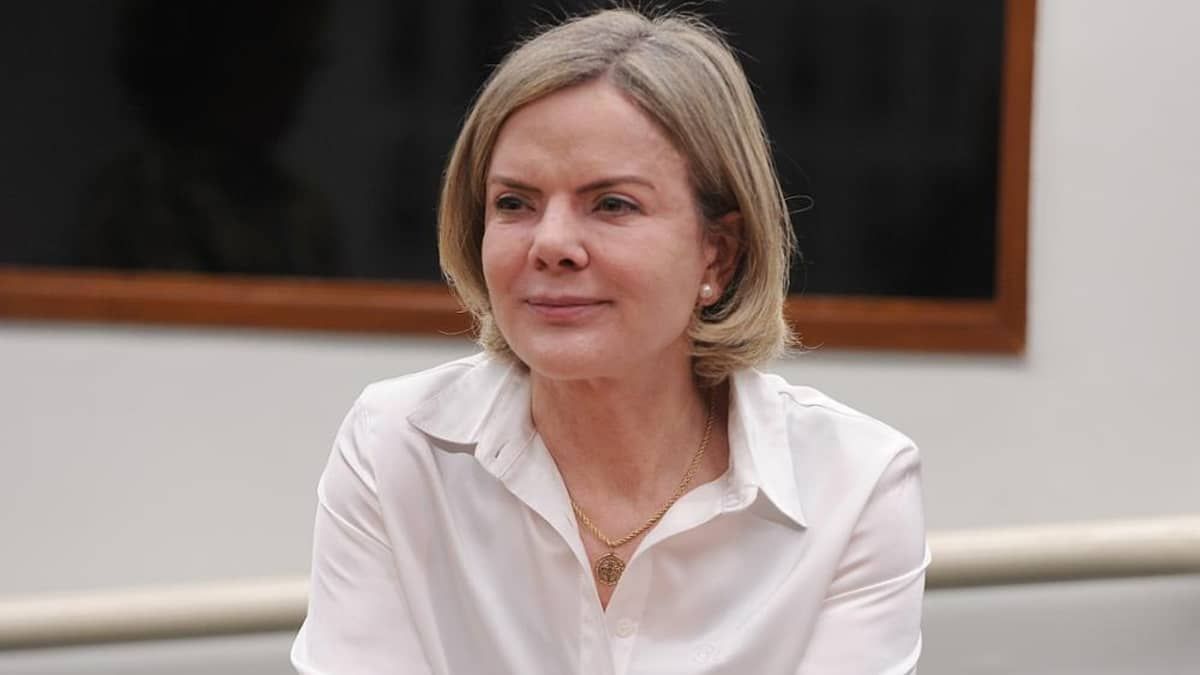 Gleisi Hofffmann passará por cirurgia para colocação de ponte de safena neste sábado