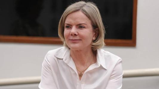Presidente nacional do PT, Gleisi Hoffmann será operada neste sábado (30) pela manhã