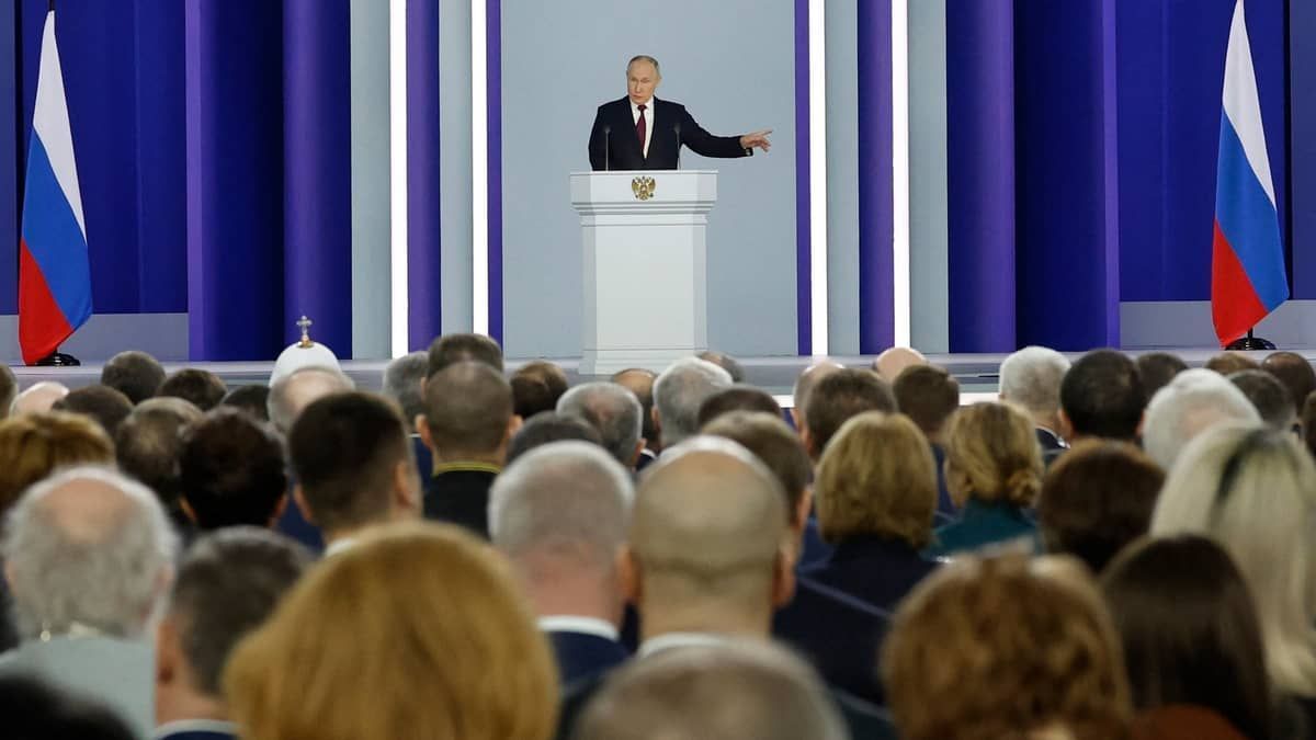 Em discurso na Assembleia Federal, Putin diz que Ocidente começou guerra na Ucrânia 
