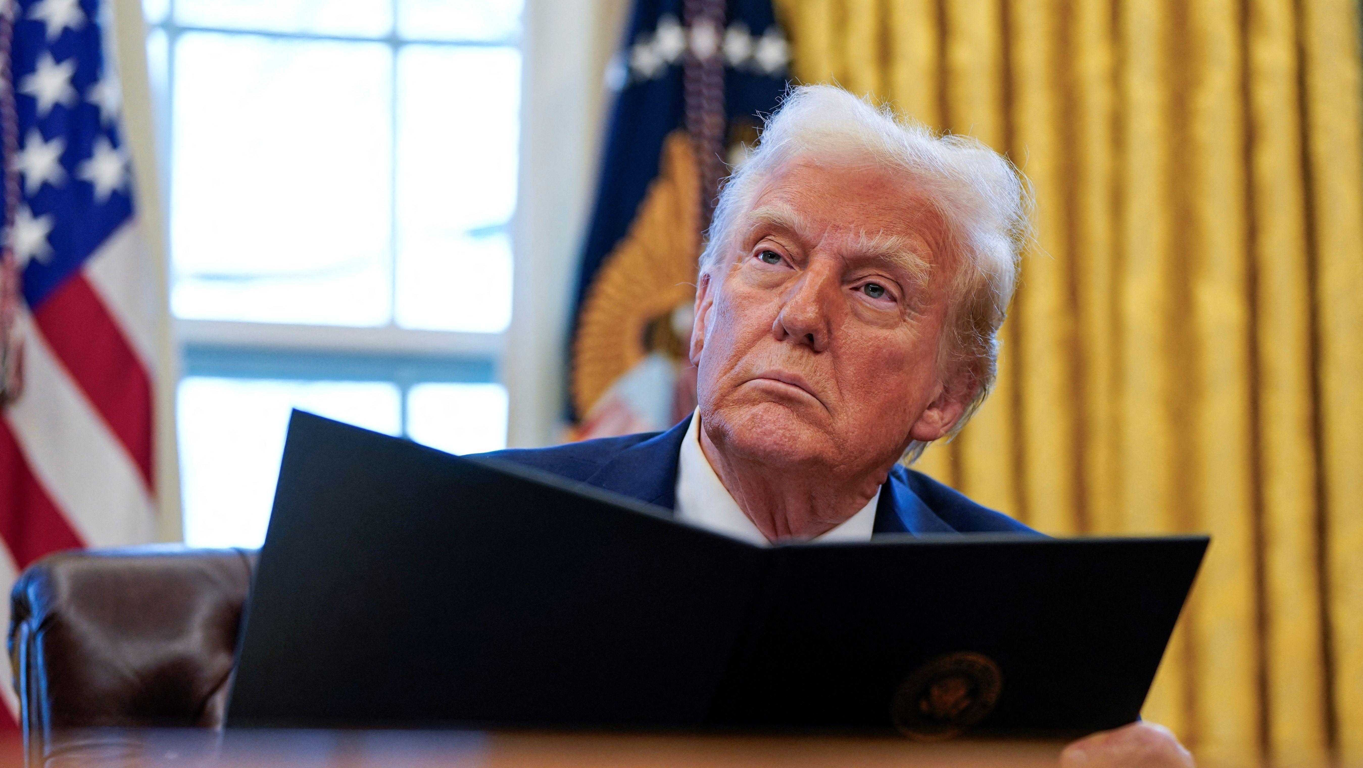 Trump define prazo para decidir implementação de tarifas em automóveis nos EUA