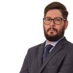 Preso, instrutor de tiro de filho de Bolsonaro é principal alvo de operação; entenda
