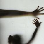 Homem é preso por invadir a casa da ex e tentar sufocá-la com um travesseiro em Minas