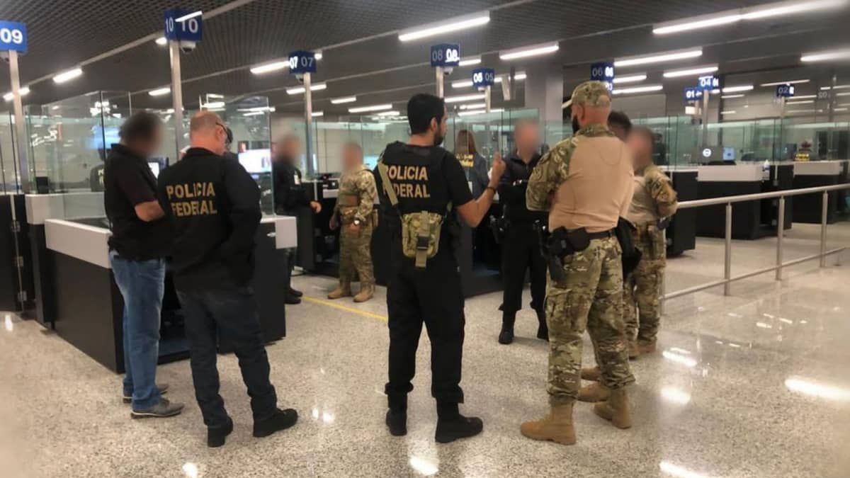 Brasileiros procurados pela Interpol são presos ao desembarcar no Aeroporto de Confins, em BH