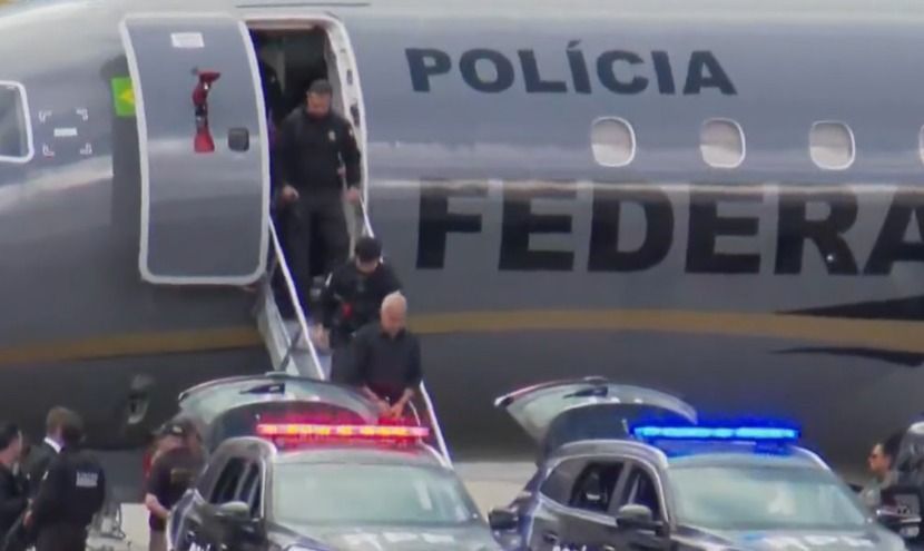 Mandantes do assassinato de Marielle Franco chegam a Brasília e seguem para presídio de segurança máxima
