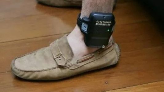 Presos soltos em audiência de custódia podem ter que usar tornozeleira em SP