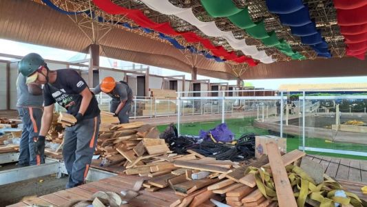 Prestadores de Serviços trabalham na montagem dos estandes da Expoleite