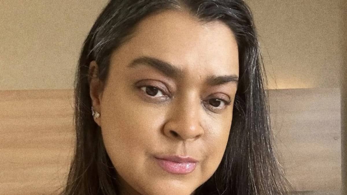 Preta Gil posa nua, mostra cicatrizes e declara: ‘vivo o presente de existir aqui e agora'