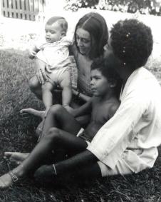 Preta e Pedro são filhos de Sandra e Gil