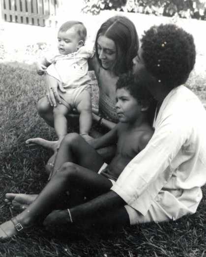 Preta e Pedro são filhos de Sandra e Gil