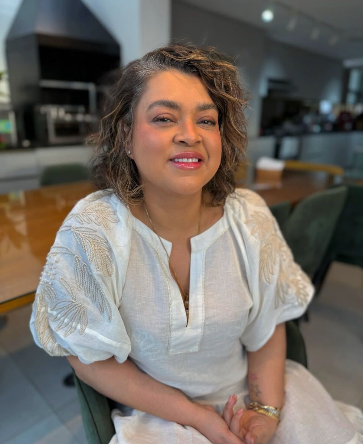 Preta Gil abre álbum de fotos e volta a comemorar alta hospitalar: 'Flores e mimos'