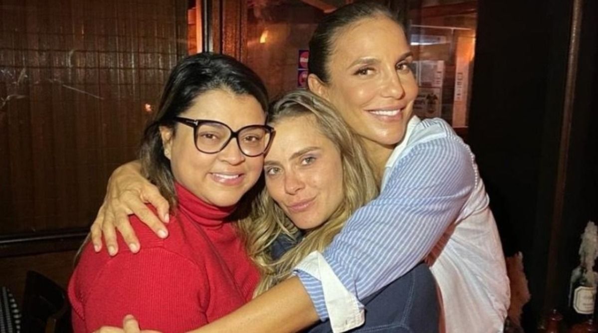 Amigas há 3 décadas, Ivete Sangalo e Carolina Dieckmann reagem à volta do câncer de Preta Gil