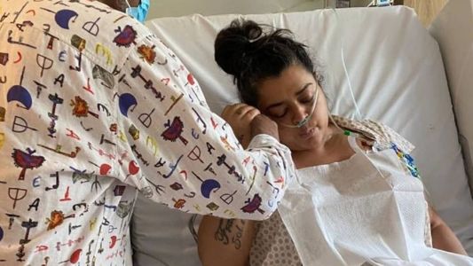 Preta Gil recebe apoio do pai, Gilberto Gil, em hospital
