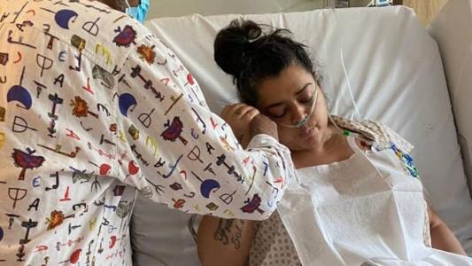 Preta Gil recebe apoio do pai, Gilberto Gil, em hospital