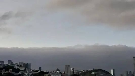 Mais cedo neste domingo, a Defesa Civil emitiu um comunicado de chuva válido até às 08h desta segunda-feira.
