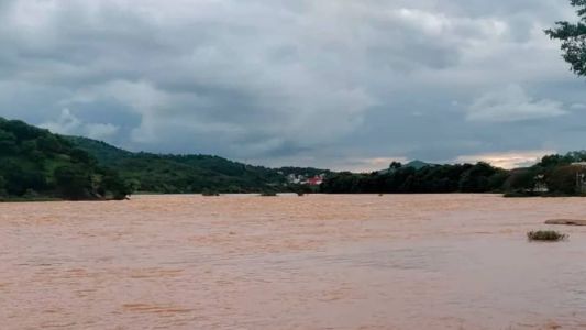 Previsão da Defesa Civil é de que o nível do rio chegue a 3,60 m nesta segunda-feira (9)
