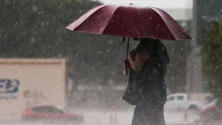 Previsão de chuva contempla 382 municípios de Minas Gerais, que estão sob alerta do Inmet