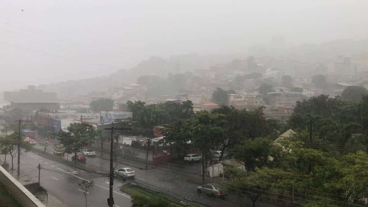 Previsão do tempo: alerta da Defesa Civil indica chuva de até 90 mm para Belo Horizonte  