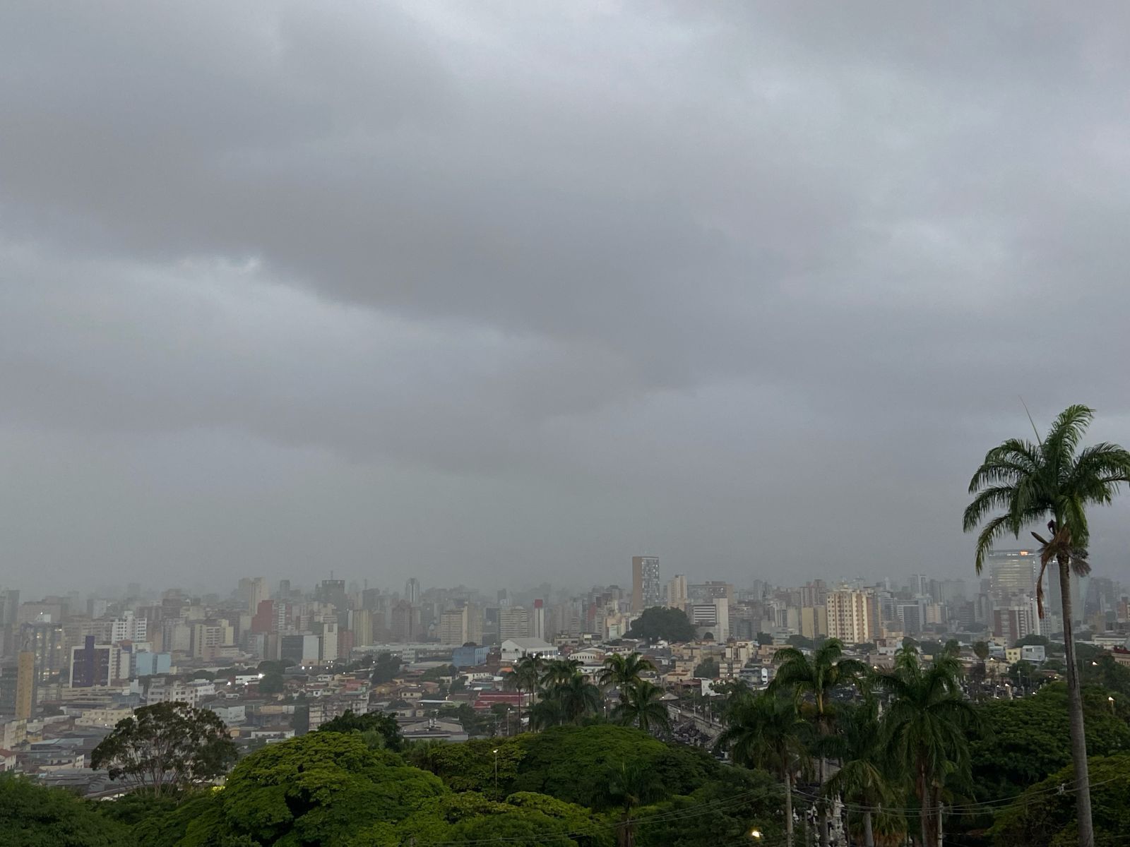 Previsão do tempo: chuva de 100 mm pode atingir mais de 50 cidades em MG nesta manhã