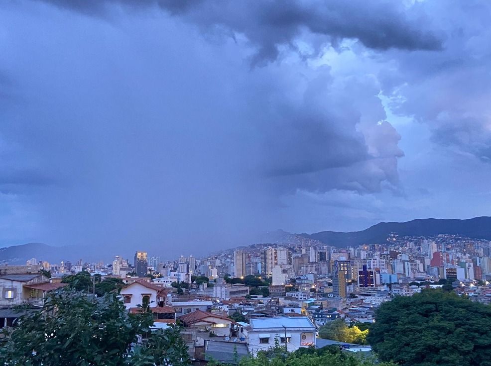 Defesa Civil alerta para pancadas de chuva de até 40 mm em BH nesta quarta