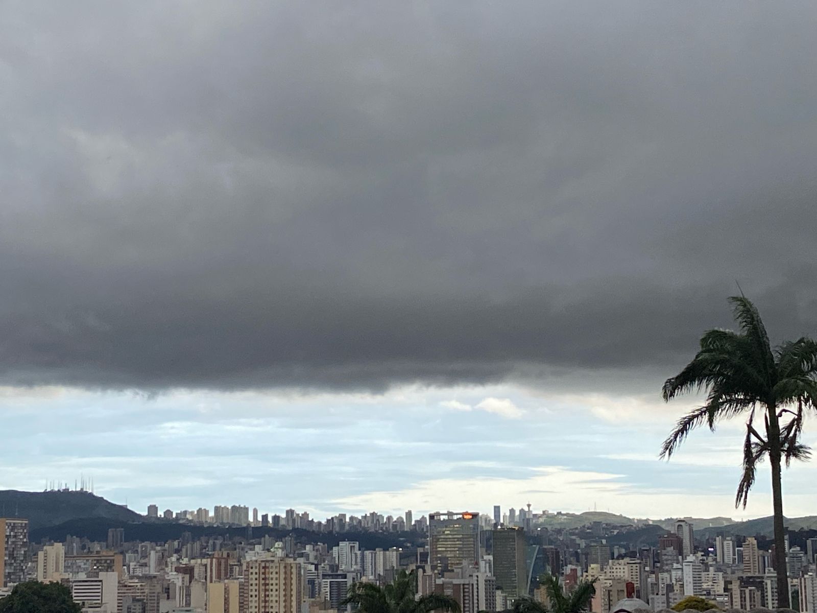 Previsão do tempo: 463 cidades de Minas podem ter chuva de até 50 milímetros neste sábado