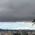 Previsão do tempo: 463 cidades de Minas podem ter chuva de até 50 milímetros neste sábado