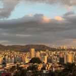 Belo Horizonte tem previsão de chuva e calorão neste sábado (21); confira previsão do tempo
