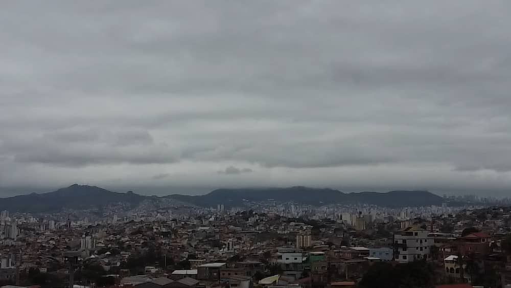 Previsão do tempo: Belo Horizonte tem sexta-feira chuvosa com temperatura de 30°C  
