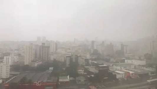 Previsão indica que chuvas devem diminuir em BH, mas não devem cessar durante período chuvoso