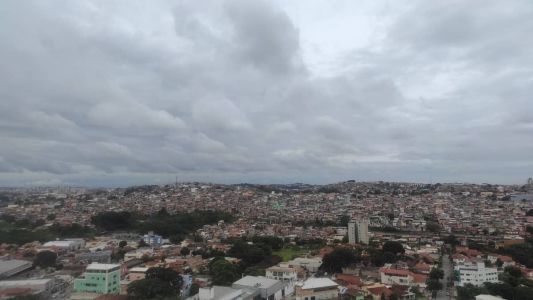 Previsão para BH: nuvens e temperatura máxima acima dos 30 graus