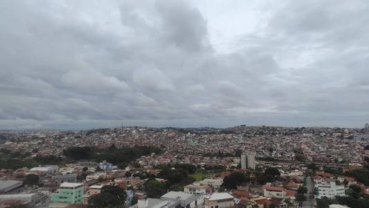 Previsão para BH: nuvens e temperatura máxima acima dos 30 graus