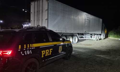prf carreta ultrapassagem BR-116 - Divulgação PRF.jpg