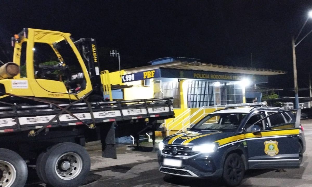 PRF apreende em Muriaé empilhadeira furtada em Guarapari (ES)