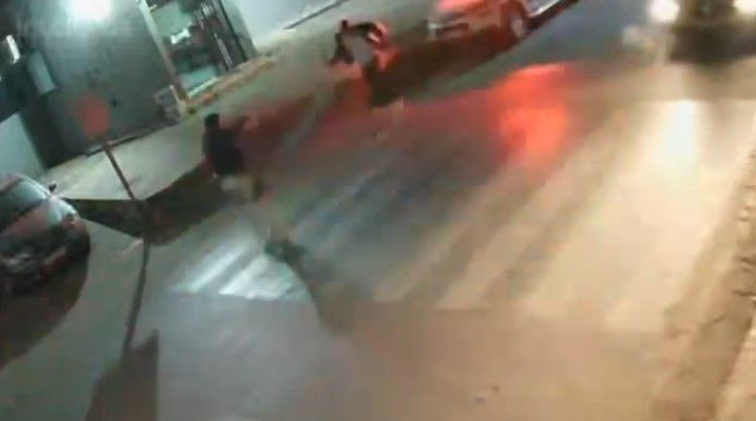 Vídeo: homem ataca policial rodoviário com facão e acaba morto em Manhuaçu