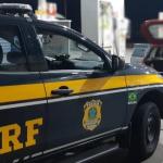 Agentes da PRF descobrem golpe da 'bomba baixa' ao abastecer viatura e prendem gerente de posto