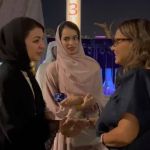 Após cancelar agendas e voar direto para Dubai, Janja reaparece em visita a pavilhão do Brasil na COP-28