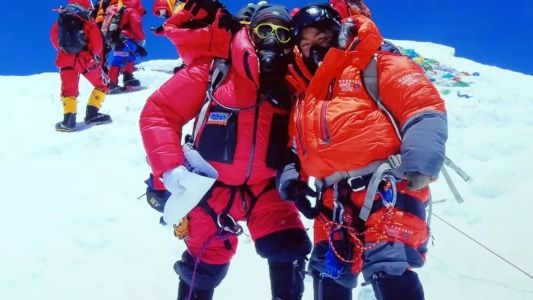 Primeira dupla de pai e filha a escalar o Everest: Dendi Sherpa e sua filha Ngim Chhamji Sherpa