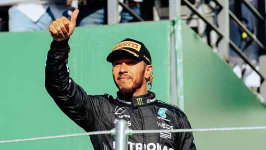 Primeira Mercedes de Lewis Hamilton é leiloada