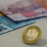 Primeira parcela do 13º: até quando a empresa deve pagar? Quem tem direito? Confira