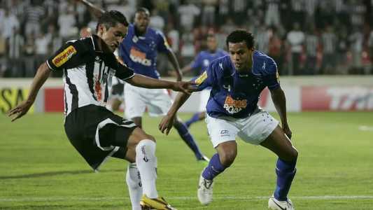 Primeiro clássico entre Atlético e Cruzeiro pela Série A longe do Mineirão foi em 2010