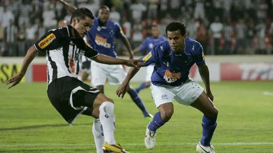 Primeiro clássico entre Atlético e Cruzeiro pela Série A longe do Mineirão foi em 2010