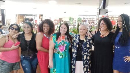 Primeiro encontro da família no shopping, em Contagem
