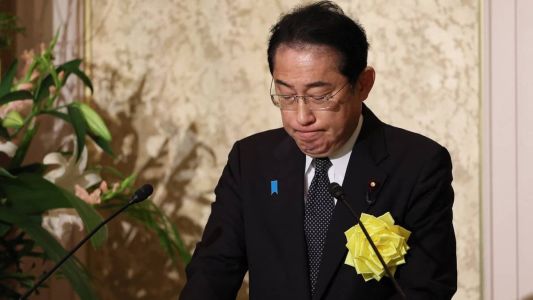 Primeiro-ministro japonês, Fumio Kishida, discursa durante uma cerimónia fúnebre no aniversário da morte do antigo primeiro-ministro Shinzo Abe, morto em 2022
