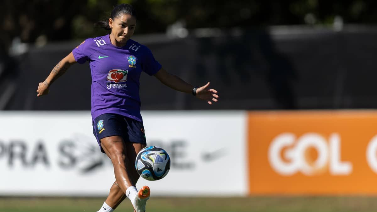 Debinha comenta segunda convocação para a Copa do Mundo: 'Motivação maior'